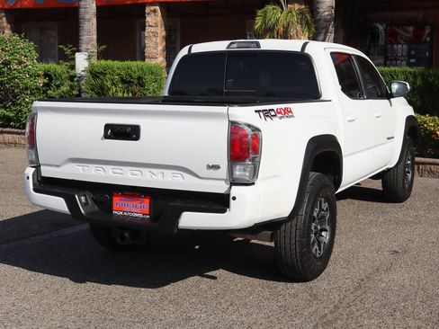 Used 2022 Toyota Tacoma TRD Off-Road w/ Technology Package image 9