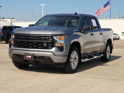 Used 2023 Chevrolet Silverado 1500 Custom AWD/4WD image 3