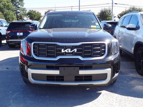 Used 2023 Kia Telluride S image 2