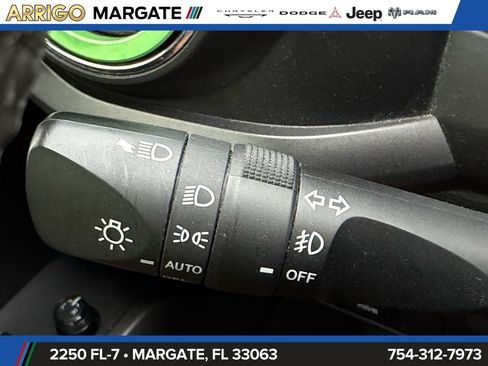 Used 2022 Toyota Tacoma TRD Off-Road w/ Technology Package RWD image 32