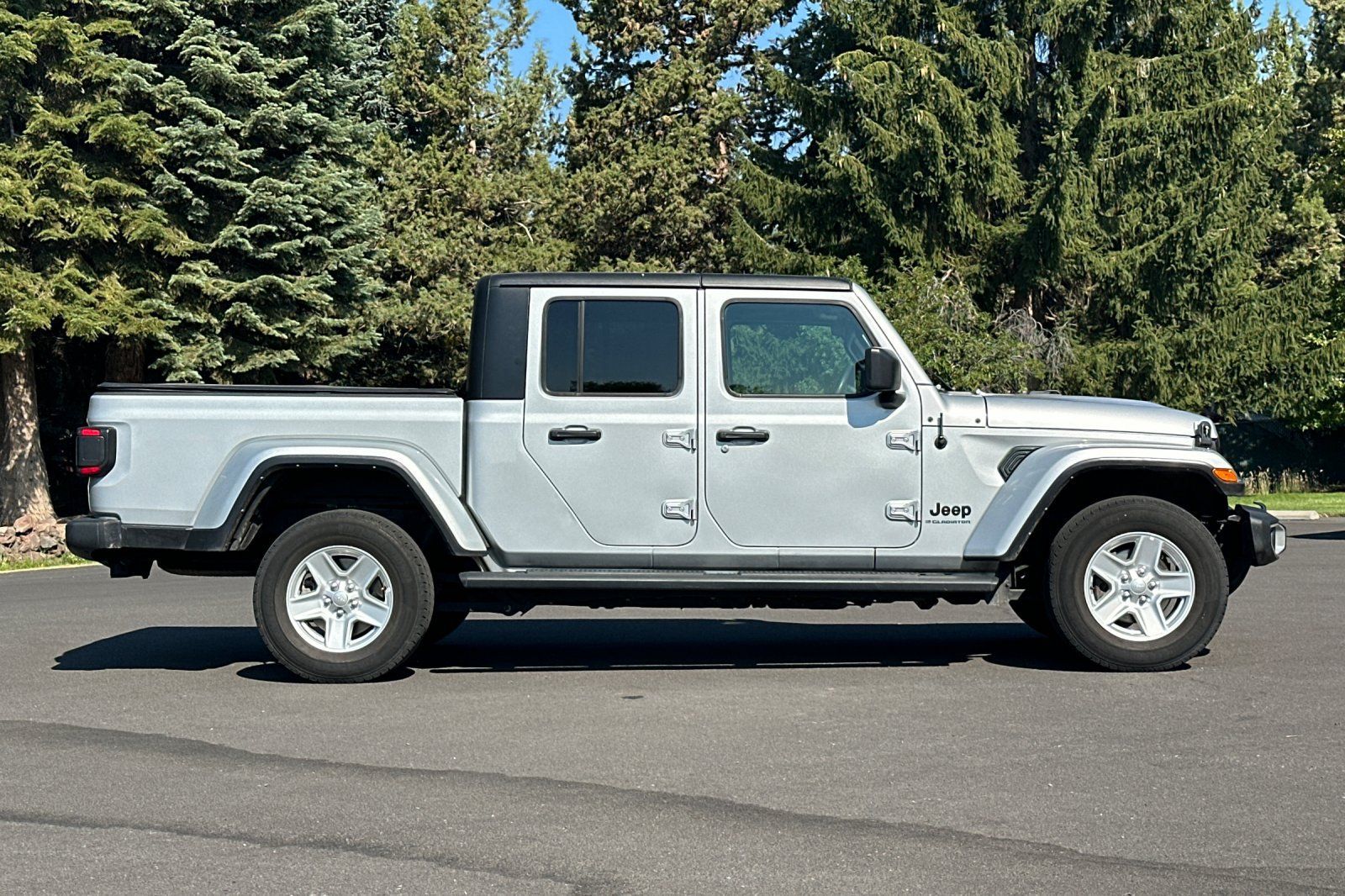 Used 2023 Jeep Gladiator Sport AWD/4WD image 3