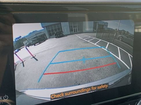 Used 2025 Toyota Highlander LE FWD image 22