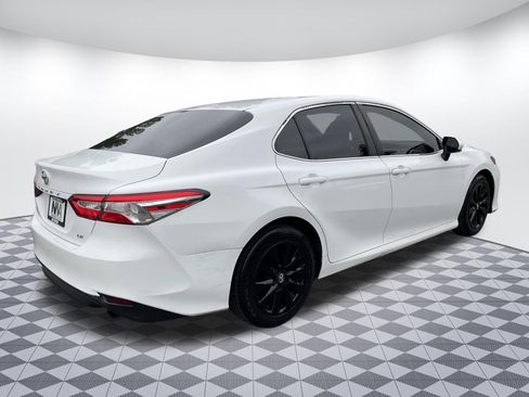 Used 2018 Toyota Camry LE FWD image 3