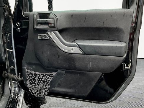 Used 2015 Jeep Wrangler Unlimited Rubicon AWD/4WD image 27