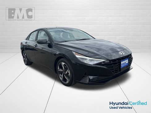 Used 2023 Hyundai Elantra SEL w/ Convenience Package FWD image 2