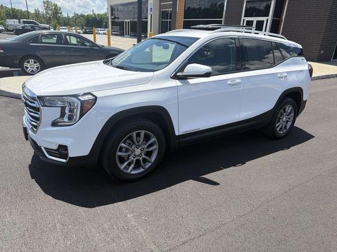 Used 2024 GMC Terrain SLT AWD/4WD image 20