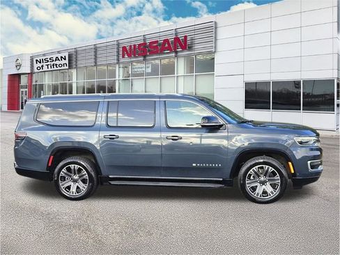 Used 2024 Jeep Wagoneer L Series II RWD image 3