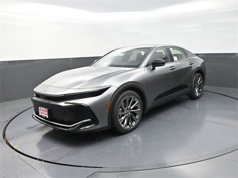 New 2026 Toyota Crown Limited w/ Advanced Technology Package image 3