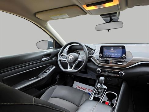 Used 2024 Nissan Altima 2.5 SV image 11