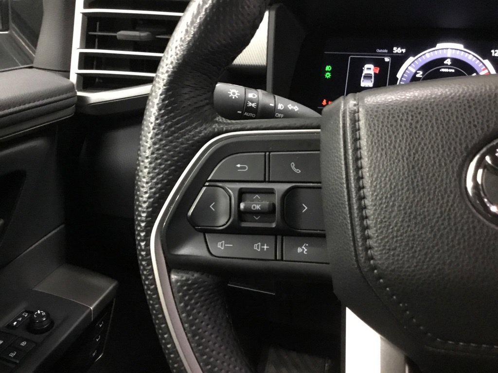 Used 2025 Toyota Tundra Limited AWD/4WD image 35