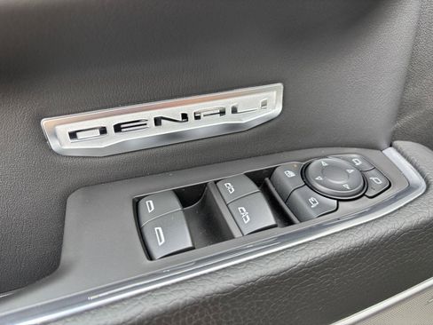 Used 2024 GMC Sierra 1500 Denali w/ Technology Package AWD/4WD image 16