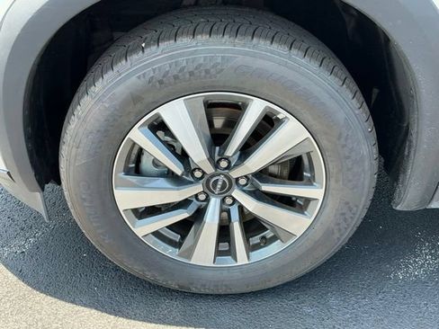 Used 2025 Nissan Pathfinder SL AWD/4WD image 12