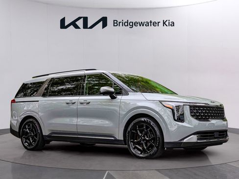 Used 2025 Kia Carnival SX Prestige FWD image 2