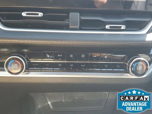 Used 2025 Chevrolet Equinox LT w/ Convenience Package II image 34