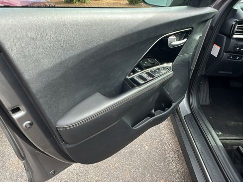 Used 2022 Kia Niro EX w/ Cold Weather Package image 13