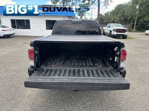Used 2022 Toyota Tacoma TRD Sport w/ Technology Package RWD image 6