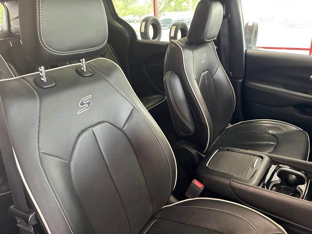 Used 2023 Chrysler Pacifica Limited w/ S Appearance Package FWD image 48