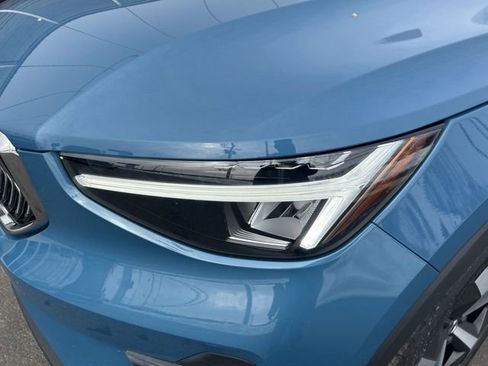 Certified 2025 Volvo XC40 B5 Plus image 8