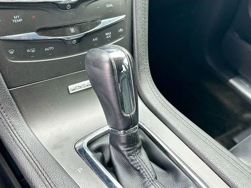 Used 2015 Lincoln MKT FWD image 16