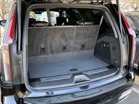 Used 2024 Cadillac Escalade Premium Luxury w/ Performance Package image 38