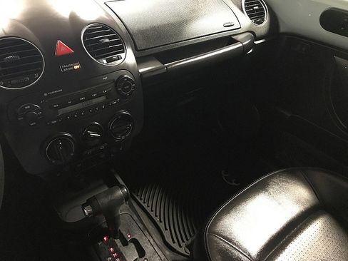 Used 2010 Volkswagen Beetle 2d Coupe Final Edition image 20