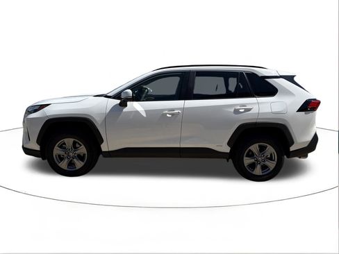Used 2025 Toyota RAV4 XLE image 6