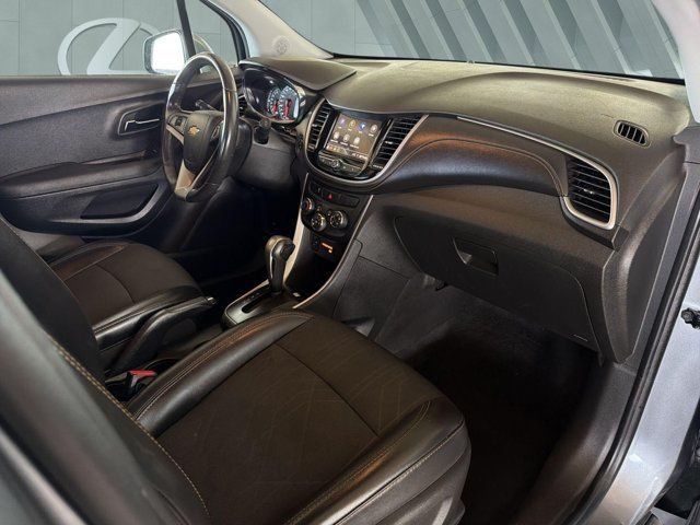 Used 2020 Chevrolet Trax LT w/ LT Convenience Package AWD/4WD image 25