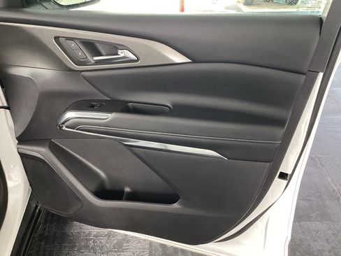 Used 2024 Chevrolet Traverse LT FWD image 25