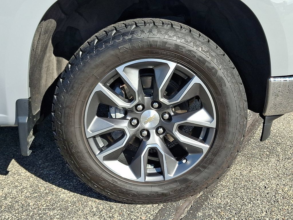Used 2024 Chevrolet Silverado 1500 LT AWD/4WD image 9