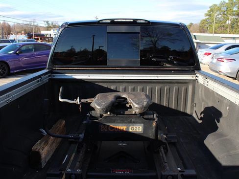 Used 2016 Nissan Titan SL image 5