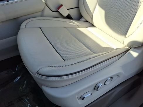 Used 2023 GMC Yukon XL Denali AWD/4WD image 15