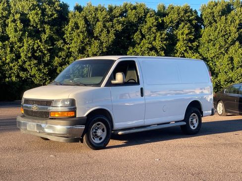 Used 2018 Chevrolet Express 2500 w/ Driver Convenience Package image 6