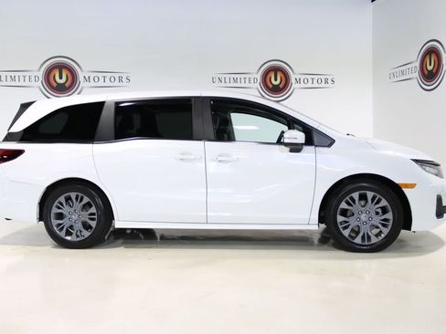 Used 2025 Honda Odyssey Touring image 5