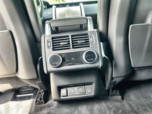 Certified 2025 Land Rover Discovery Metropolitan Edition image 16