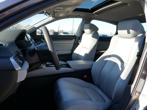 Used 2019 Honda Accord EX image 34