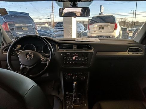 Used 2018 Volkswagen Tiguan SEL w/ 3rd Row Seat Package image 17