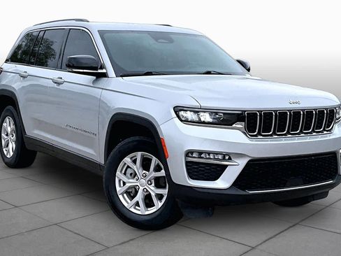 Used 2023 Jeep Grand Cherokee Limited w/ Trailer Tow Prep Group (B) RWD image 3