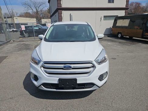 Used 2018 Ford Escape SE w/ Ford Safe & Smart Package FWD image 2