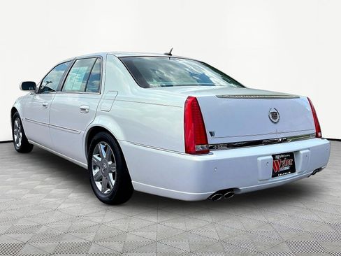 Used 2007 Cadillac DTS Luxury I w/ Trunk Convenience Package FWD image 4