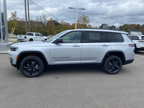 New 2025 Jeep Grand Cherokee L Limited w/ Black Appearance Package image 6