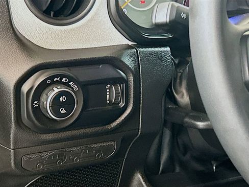 Used 2024 Jeep Gladiator Sport AWD/4WD image 8