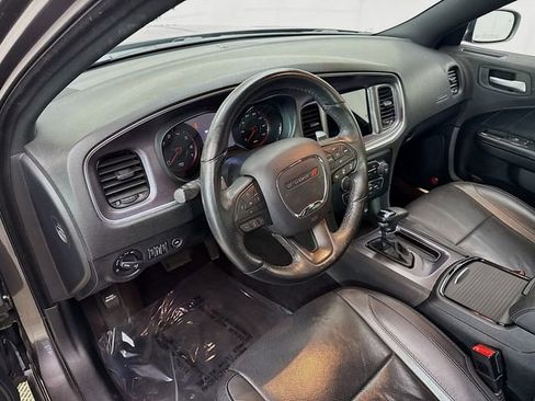 Used 2017 Dodge Charger SXT w/ AWD Premium Group image 9