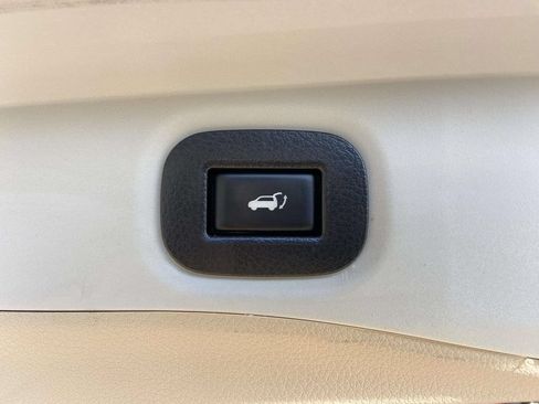 Used 2020 Nissan Rogue SL w/ Premium Package FWD image 9