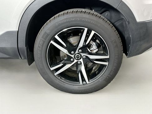 Used 2025 Volvo XC40 B5 Core image 11