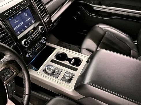 Used 2019 Ford Expedition XLT w/ Equipment Group 201A AWD/4WD image 16