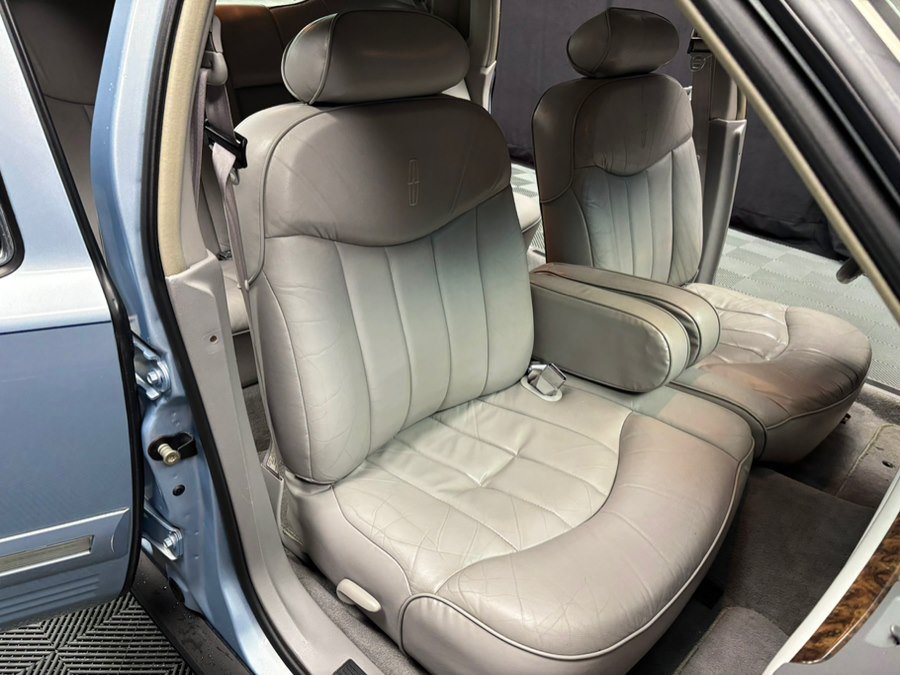 Used 1997 Lincoln Town Car Executive RWD image 33