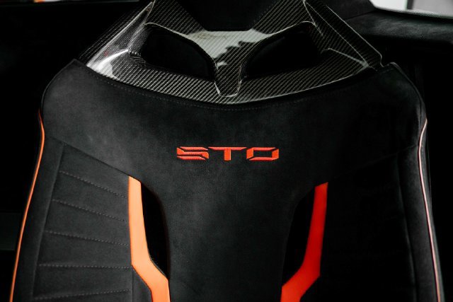 Used 2022 Lamborghini Huracan STO RWD image 18