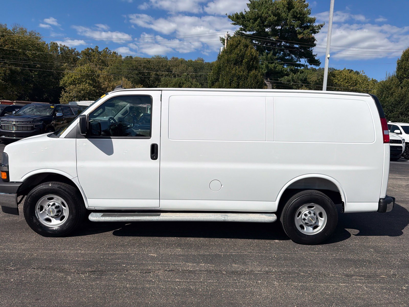 Used 2025 Chevrolet Express 2500 w/ Driver Convenience Package RWD image 2