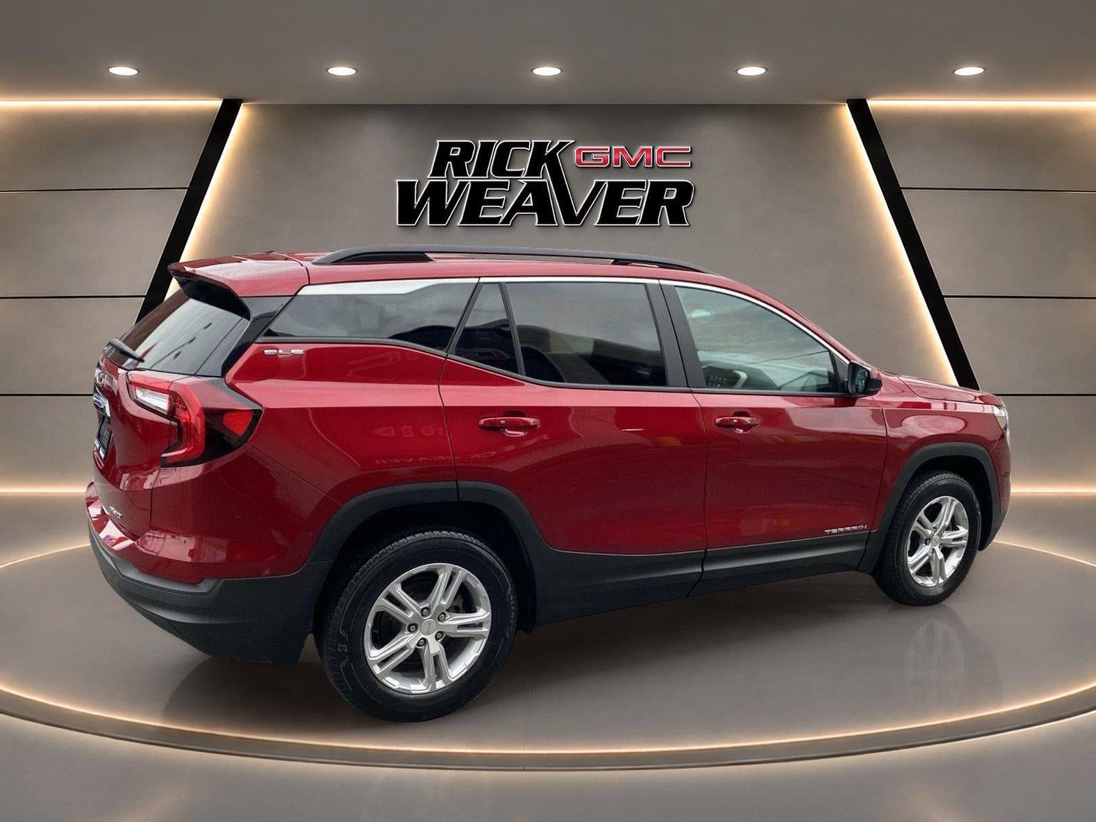 Used 2024 GMC Terrain SLE w/ Driver Convenience Package AWD/4WD image 7