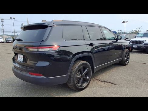 Used 2023 Jeep Grand Cherokee L Limited w/ Black Appearance Package AWD/4WD image 8
